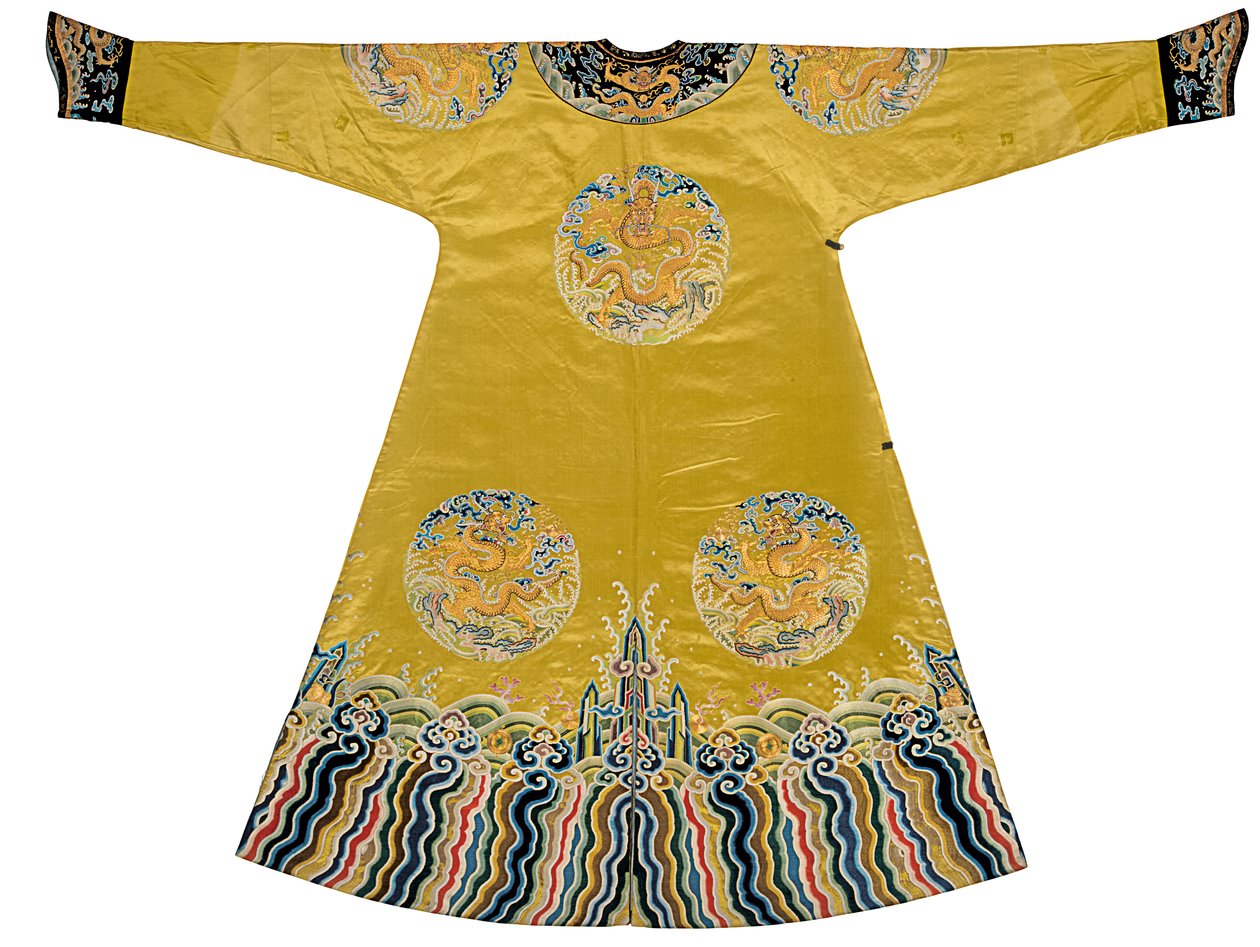 Brodeerattu Qiu Xiangse "Dragon" -viitta, Longpao, 1700-luvun alku (silkki) tekijältä School Chinese
