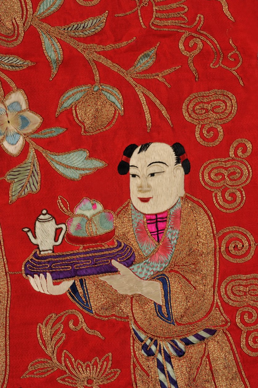 Brodeeraus, joka kuvaa poikaa tuomassa teetä (tekstiiliä) (389561:n tiedot) tekijältä School Chinese