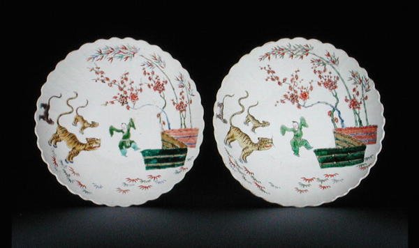 Famille verte -emeleillä koristeltu astiapari Kakiemon-tyyliin, Kangxi-ajalta tekijältä School Chinese