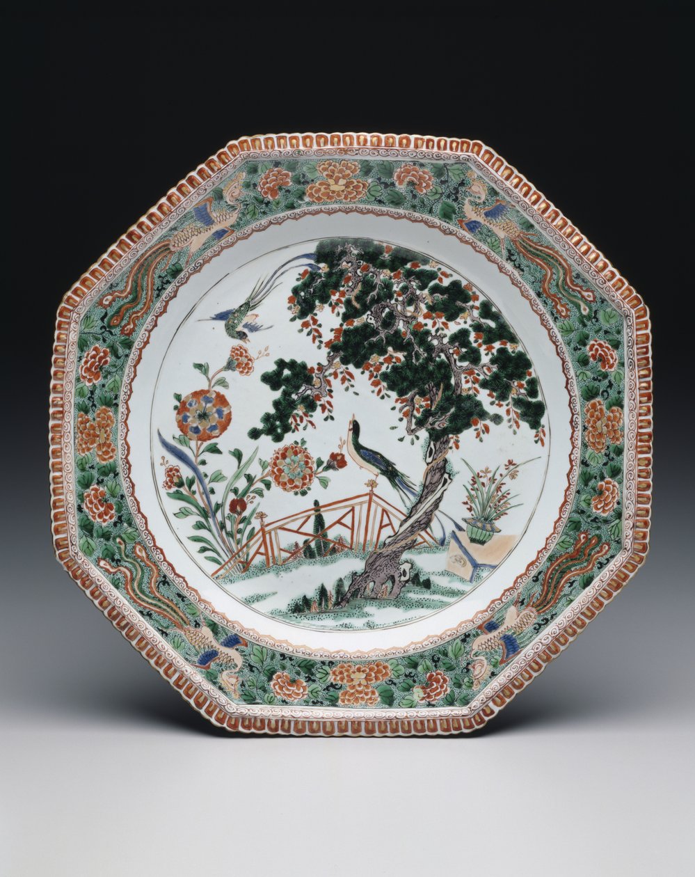 Lautas, n. 1725-1730 (posliini, jossa overglaze famille verte emalit) tekijältä School Chinese