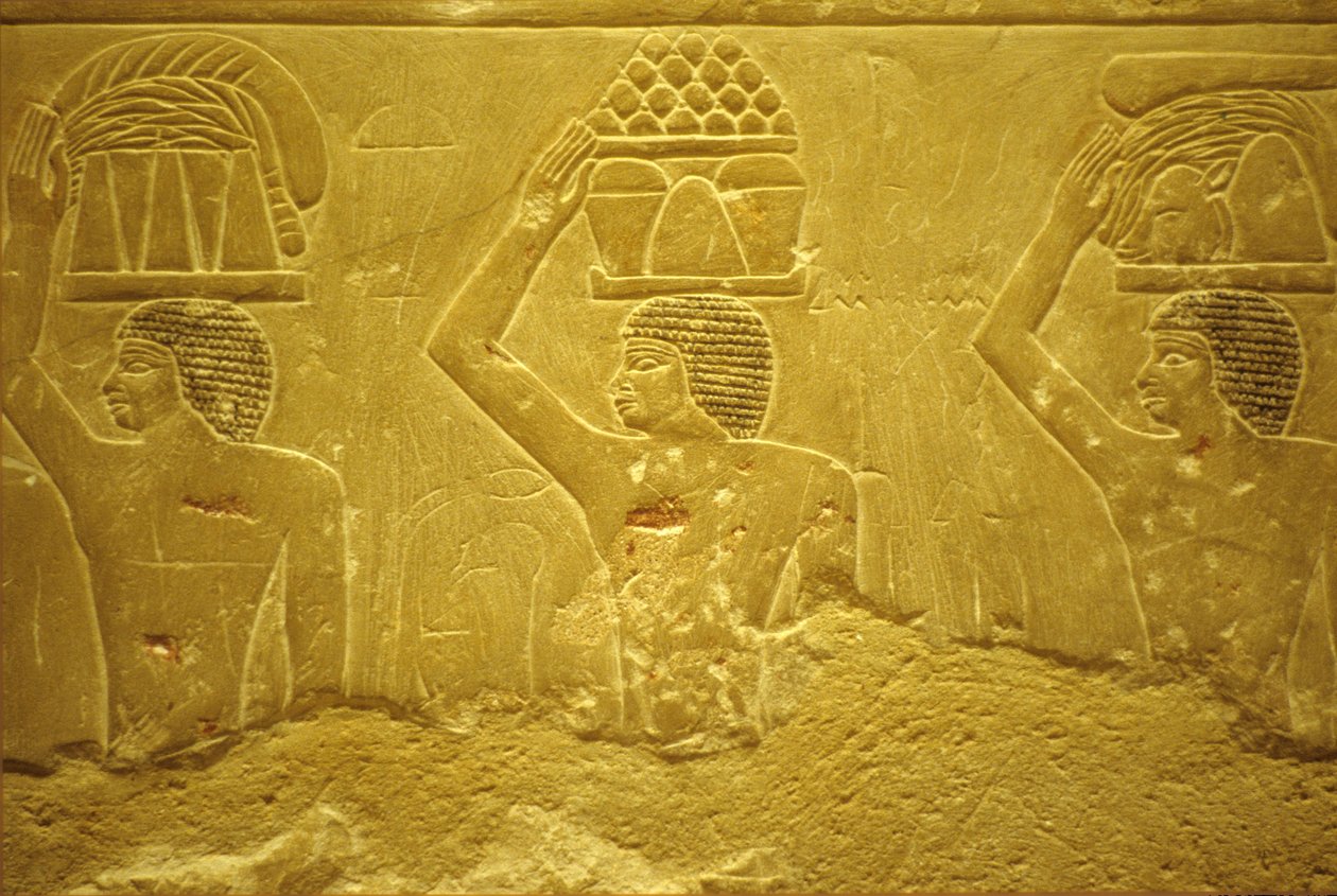 Muinainen Egypti, seinäkaiverrukset/maalaukset, Mastaba/Tomb of Idout, Saqqara, 2323-2150 eKr., kantajat uhreineen (kuva) tekijältä School Egyptian