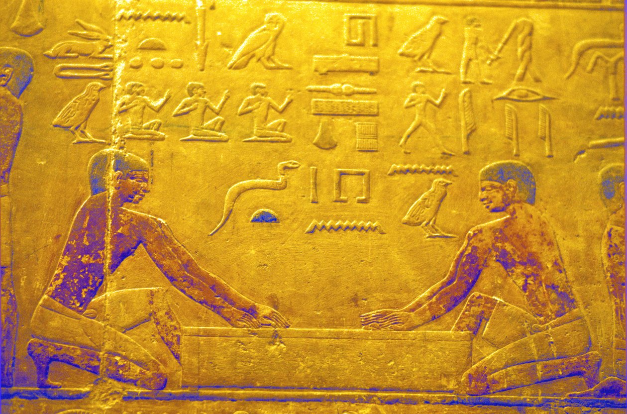 Muinainen Egypti, Seinän kaiverrus/maalaus, Mastaba/Ti:n hauta, Saqqara, 5. dynastia, Työmiehet kiillottavat puuta (kuva) tekijältä School Egyptian