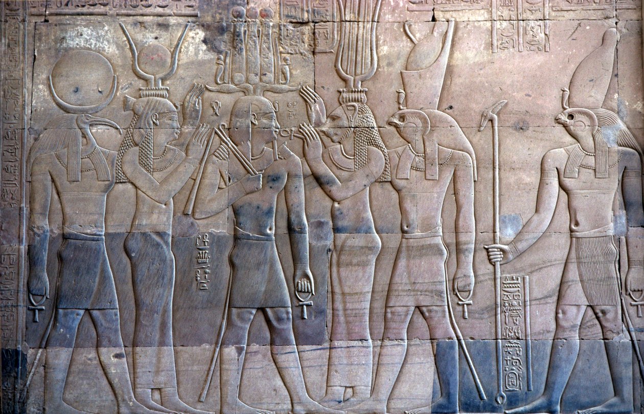 Muinainen Egypti, seinämaalaus/veistos, Ptolemaios XIII esitellään Horukselle, Sebek ja Horuksen temppeli, Kom Ombo (kuva) tekijältä School Egyptian