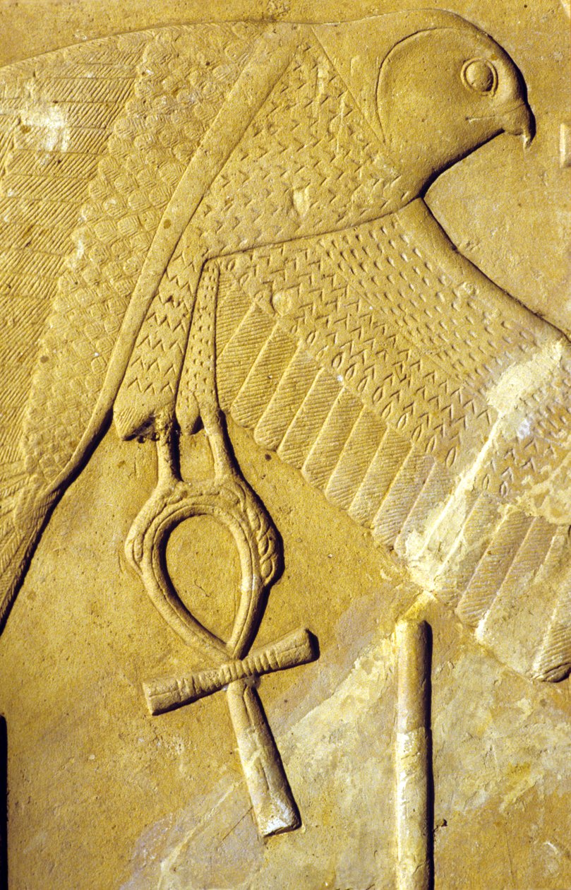 Muinainen Egypti, seinämaalaus/kaiverrus, Horuksen haukka kantaa Ankhia, elämän symboli, Karnakin temppeli, Luxor (kuva) tekijältä School Egyptian