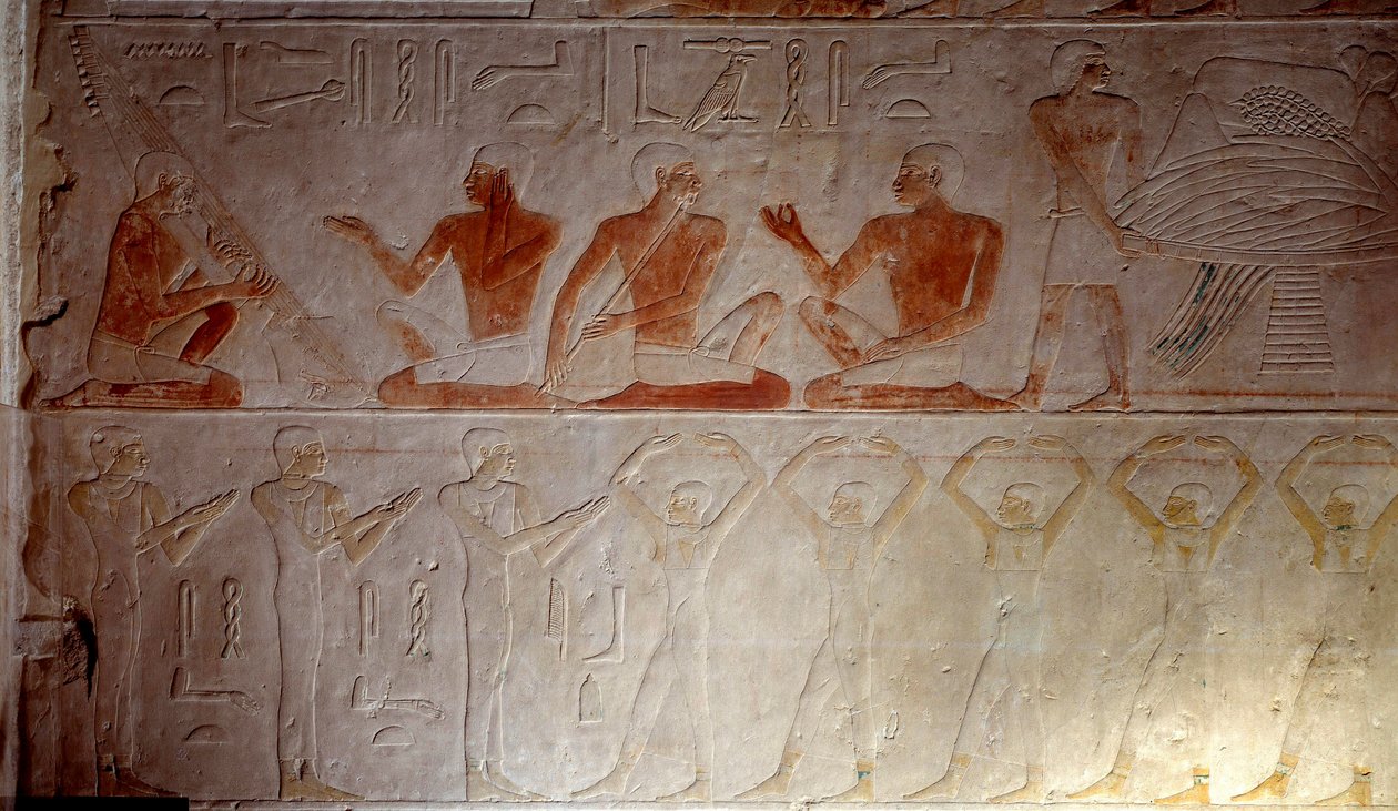 Muinainen Egypti: kalkkikivireliefi, joka edustaa Akhethetepissä sijaitsevan Mastaban kappelin muusikoita, noin 2300 eaa. 5. dynastia. Vanha valtakunta. Sakkarasta (Sakkara). Pariisi, Louvre-museo tekijältä School Egyptian