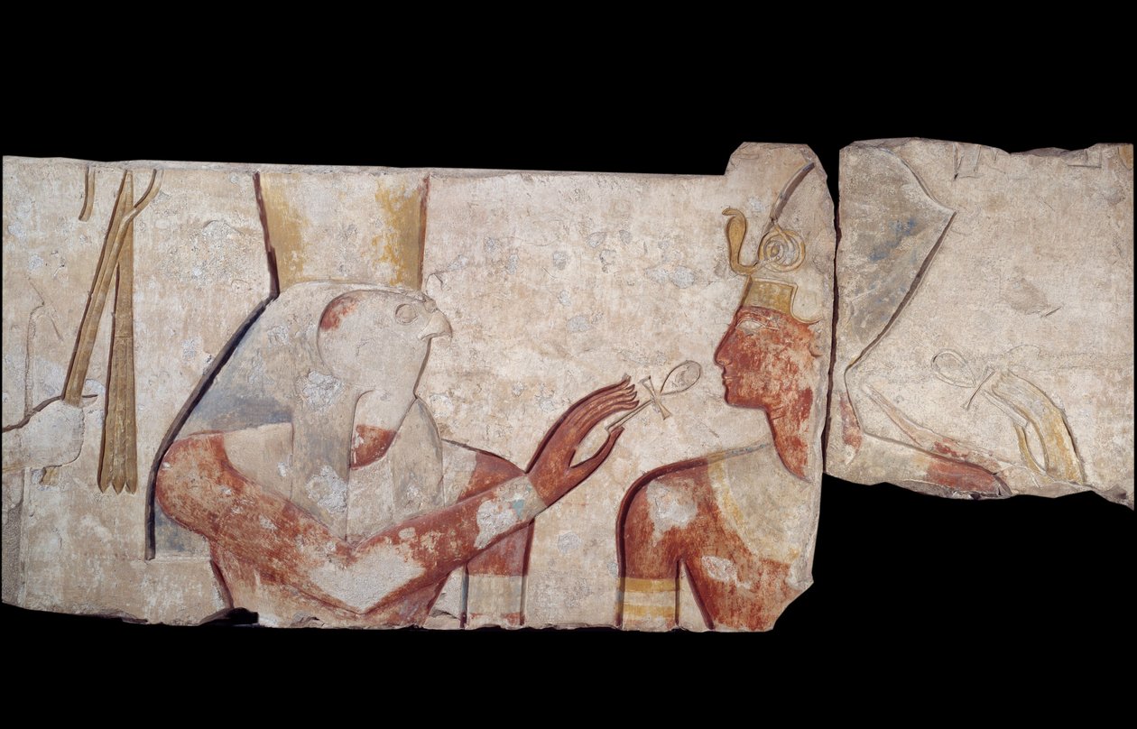 Muinainen egyptiläinen taide: Kuningas Ramses II esitellään jumalallisille Horukselle, Amonille ja Hathorille, jotka antavat hänelle elämän ja kuninkaalliset arvomerkit. Matala kalkkikivireliefi Ramses II a Abydoksen temppelistä noin 1250 eaa. 19. dynastia tekijältä School Egyptian