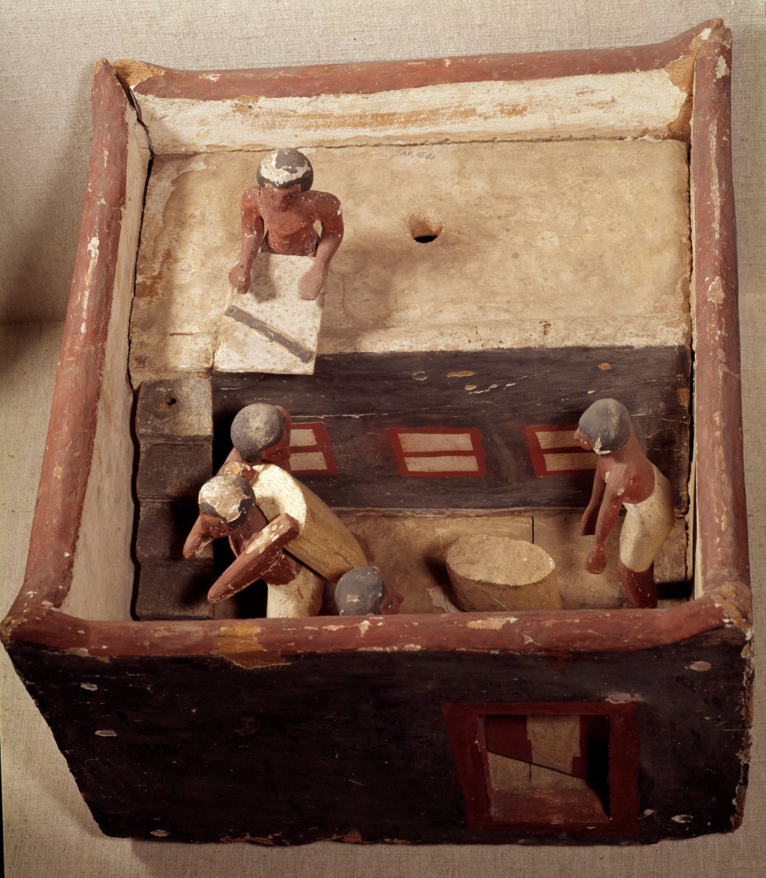 Egyptiläinen antiikki: ullakkomalli, jossa kirjurit tallentavat viljan hintaa. Valmistettu maalatusta puusta. 12. dynastia, Keski-imperiumi (2033-1710 eKr.). Assiutista. Himmeä. 0,32x0,44 m. Louvre-museo, Pariisi tekijältä School Egyptian