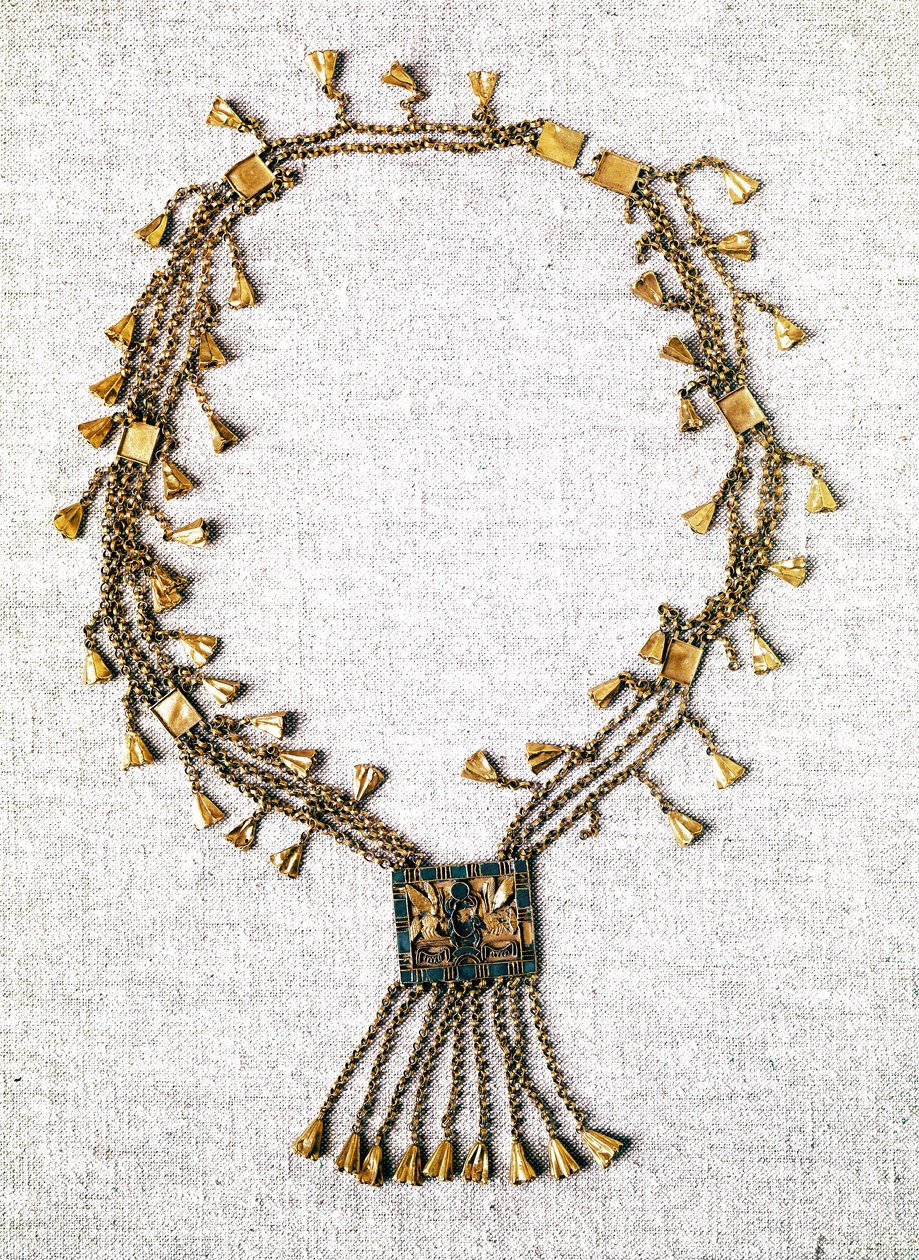Egyptiläinen antiikki: farao Pinedjemin kultainen kaulakoru. 21. dynastia (noin 1069-945). Pariisi, Louvre-museo tekijältä School Egyptian