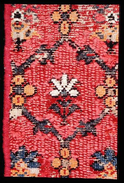 Yksityiskohta käsinsolmitusta matosta, mahdollisesti valmistettu Wiltonissa, 1700-luvun lopulla tai 1800-luvun alussa (villaa ja pellavaa) tekijältä School English