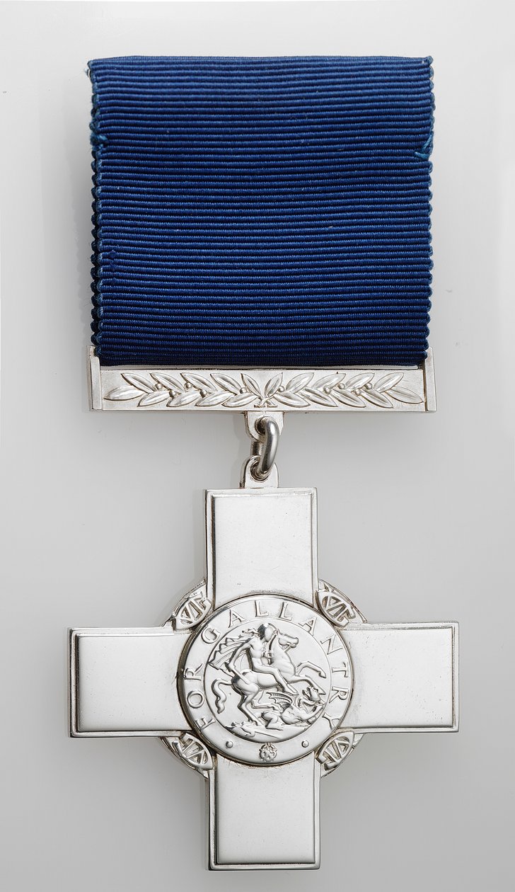 George Cross (hopea silkkinauhalla) tekijältä School English