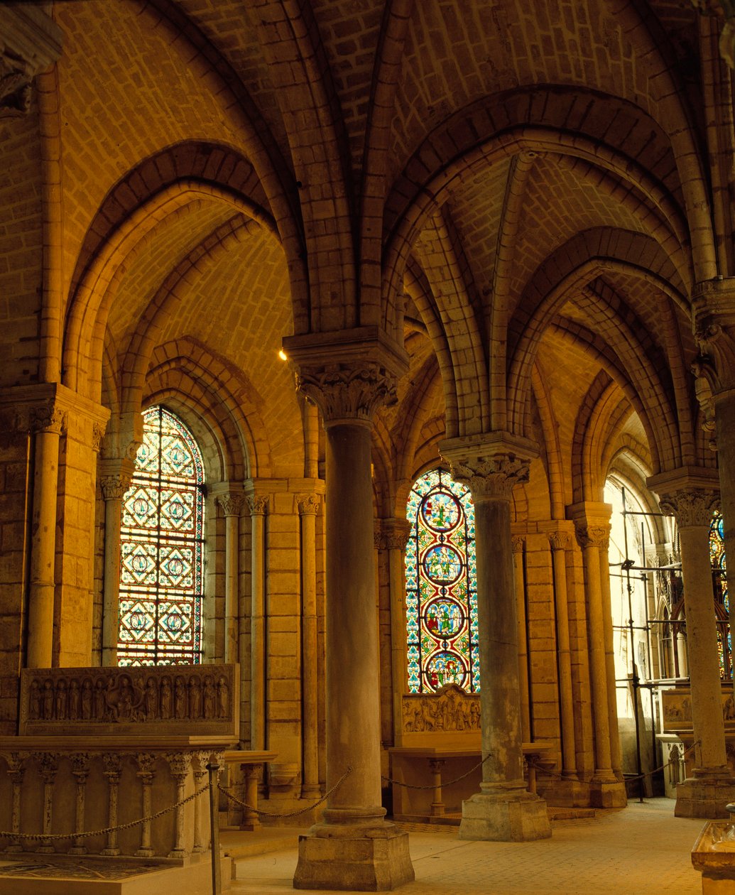 Goottilainen taide: holvin avaimet ja taistelukärjet, Saint Denisin basilikan (Saint Denis) ambulatorio. tekijältä School French