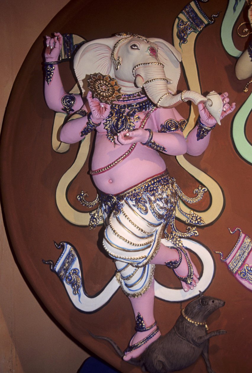 Elefanttipäisen Ganesh-jumalan idoli (kipsi) tekijältä School Indian