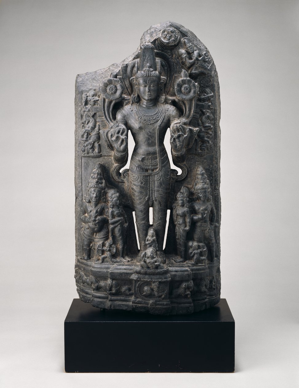 Surya, c. 1000-luku (musta kloriitti) tekijältä School Indian