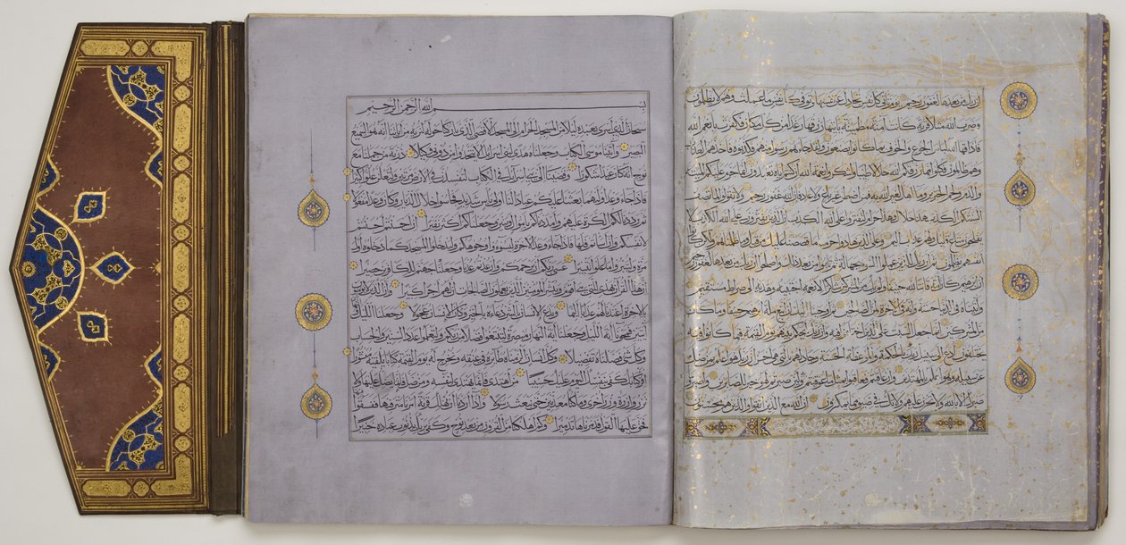 Sivu Koraanista, n. 1450-1560 (muste ja kulta paperille, nahka) tekijältä School Islamic