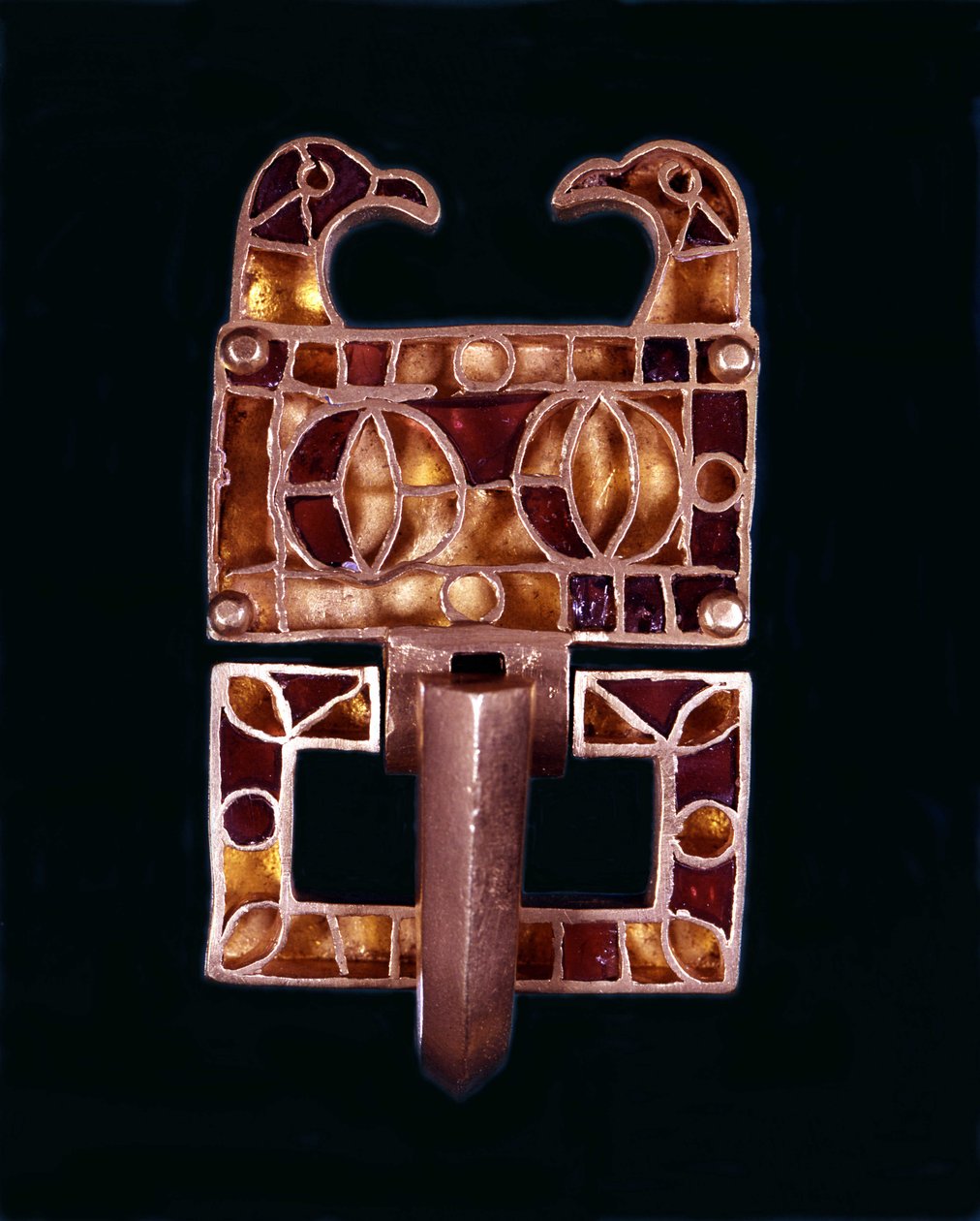 Goottilainen fibula. 6. vuosisadalla jKr. Milano, linnamuseo tekijältä School Italian