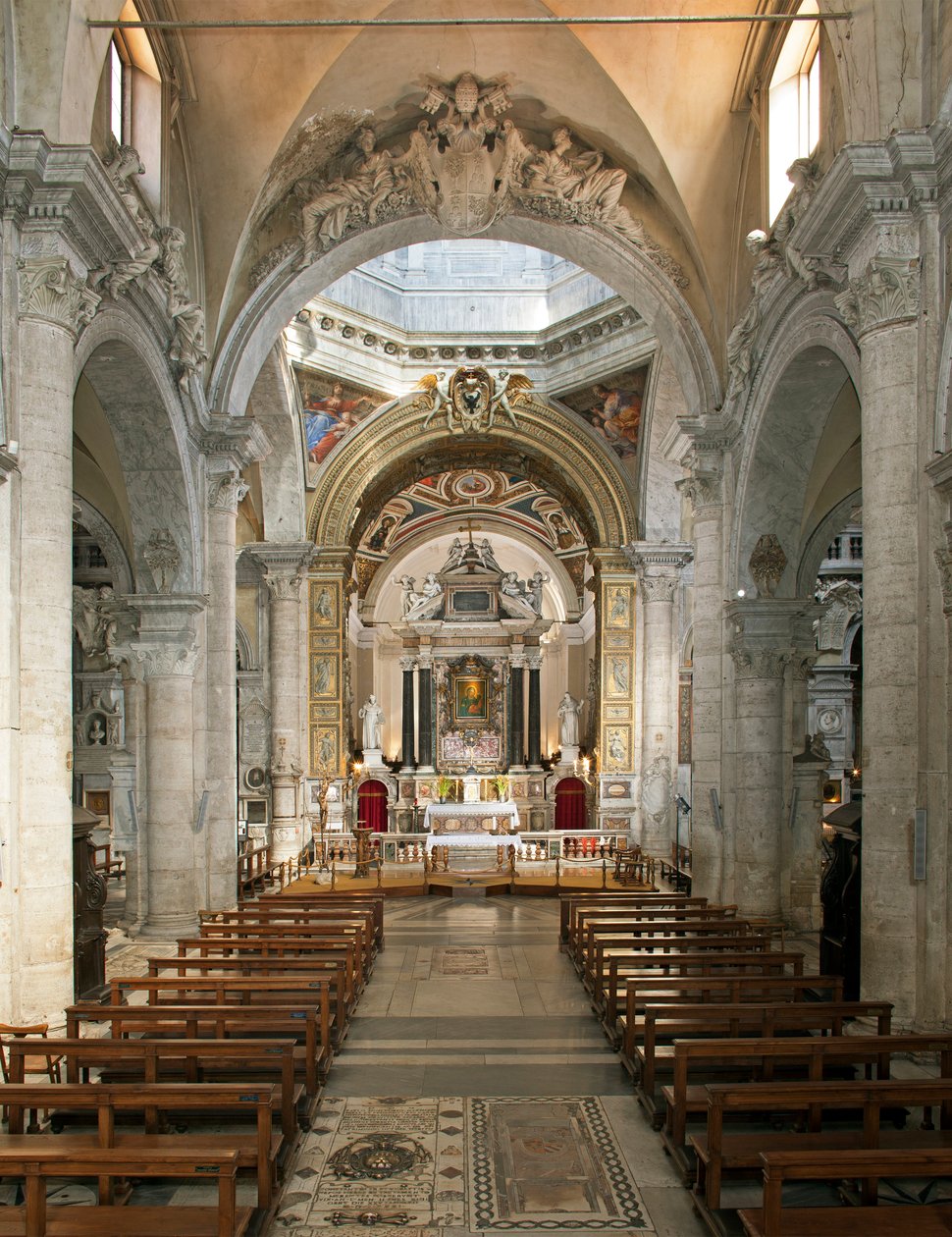 Sisäkuva Santa Maria del Popolon basilikasta (Santa Maria del Popolon kirkon sisäkuva) 1400-1600-luvulla Rooma Italia tekijältä School Italian
