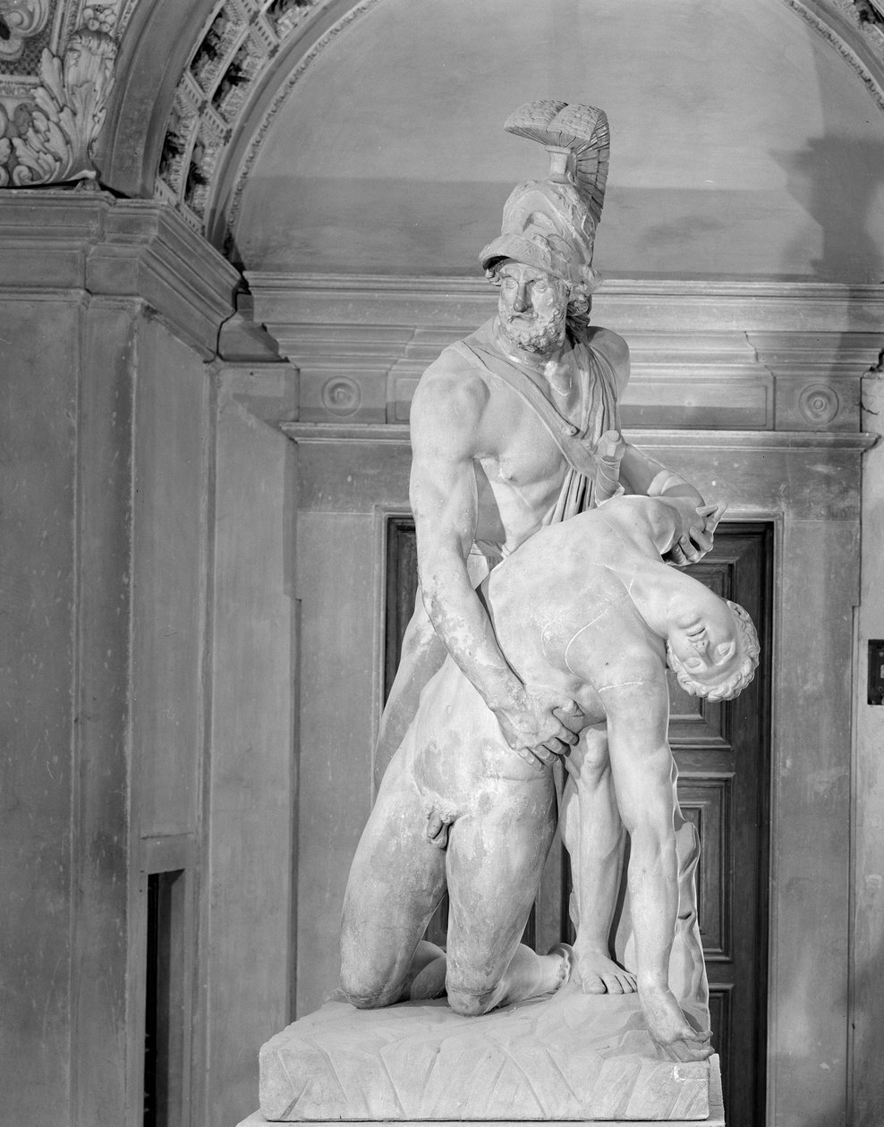 Menelaus tukee Patrokloksen ruumista, kopio kreikkalaisesta alkuperäisestä (marmorista) tekijältä School Italian