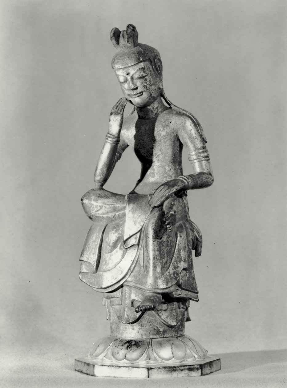 Bodhisattva istuu meditatiivisessa asennossa, n. 645-794 (kullattua pronssia) (m/v kuva) tekijältä Japanese School