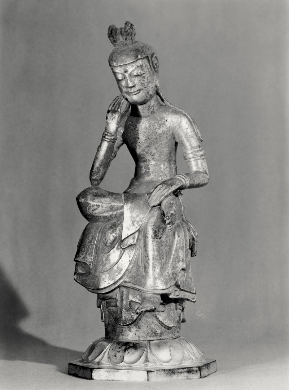 Bodhisattva istuu meditatiivisessa asennossa, n. 645-794 (kullattua pronssia) (m/v kuva) tekijältä Japanese School