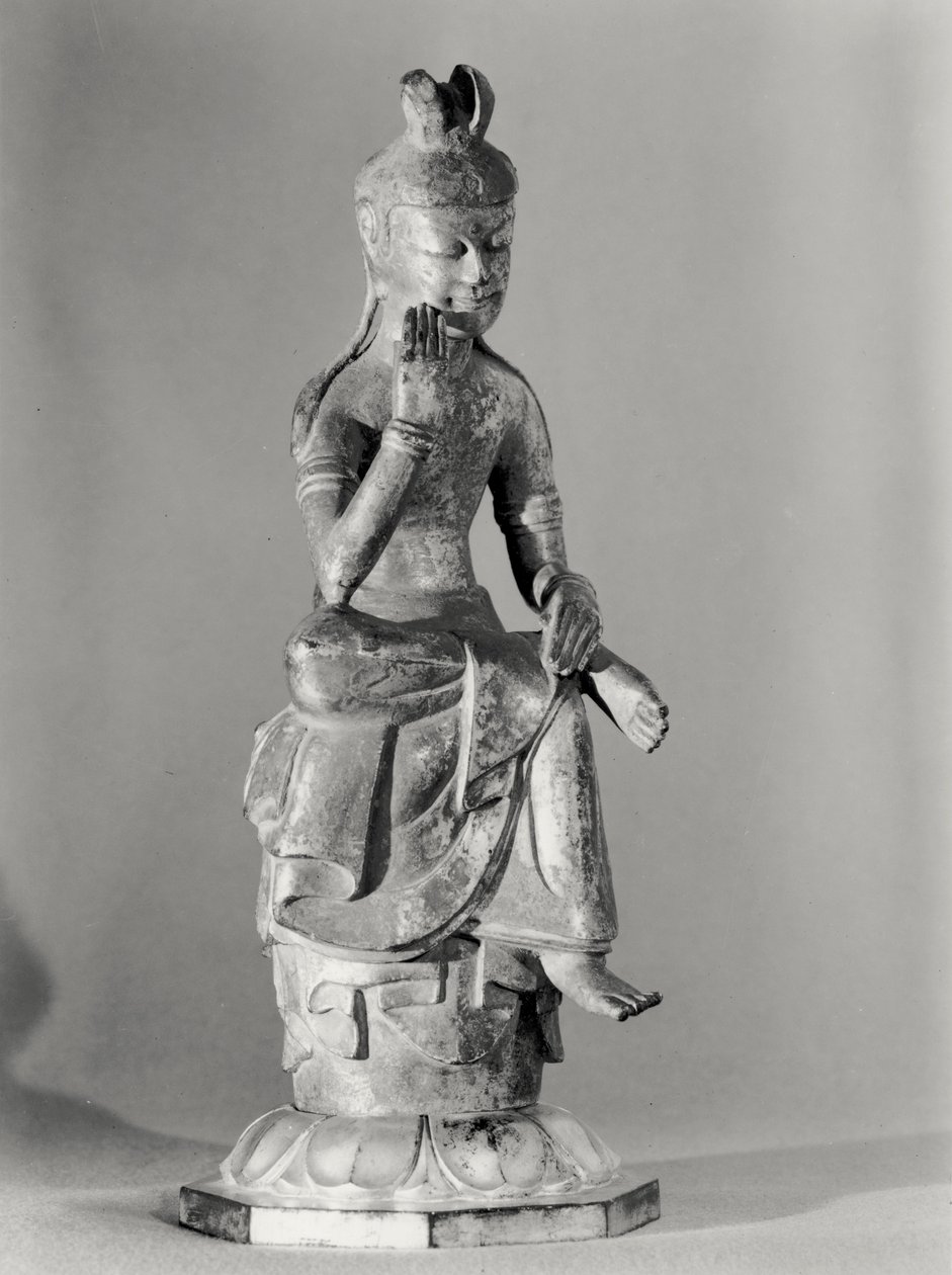 Bodhisattva istuu meditatiivisessa asennossa, n. 645-794 (kullattua pronssia) (m/v kuva) tekijältä Japanese School