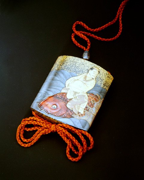 Inro, Edo-kausi, 1700-luvun loppu - 1800-luvun alku (lakka kullalla ja kilpikonnankuorella) tekijältä Japanese School
