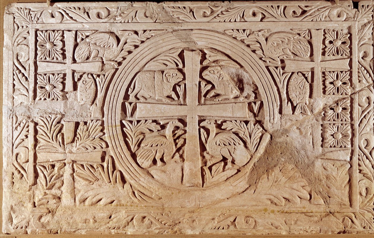 Kanslialaatta, kirkon kuoron pääteelementti. Libanonista. 5-6-luvulla jKr. Himmeä. 0,78x1,27 m. Pariisi, Louvre-museo tekijältä School Lebanese