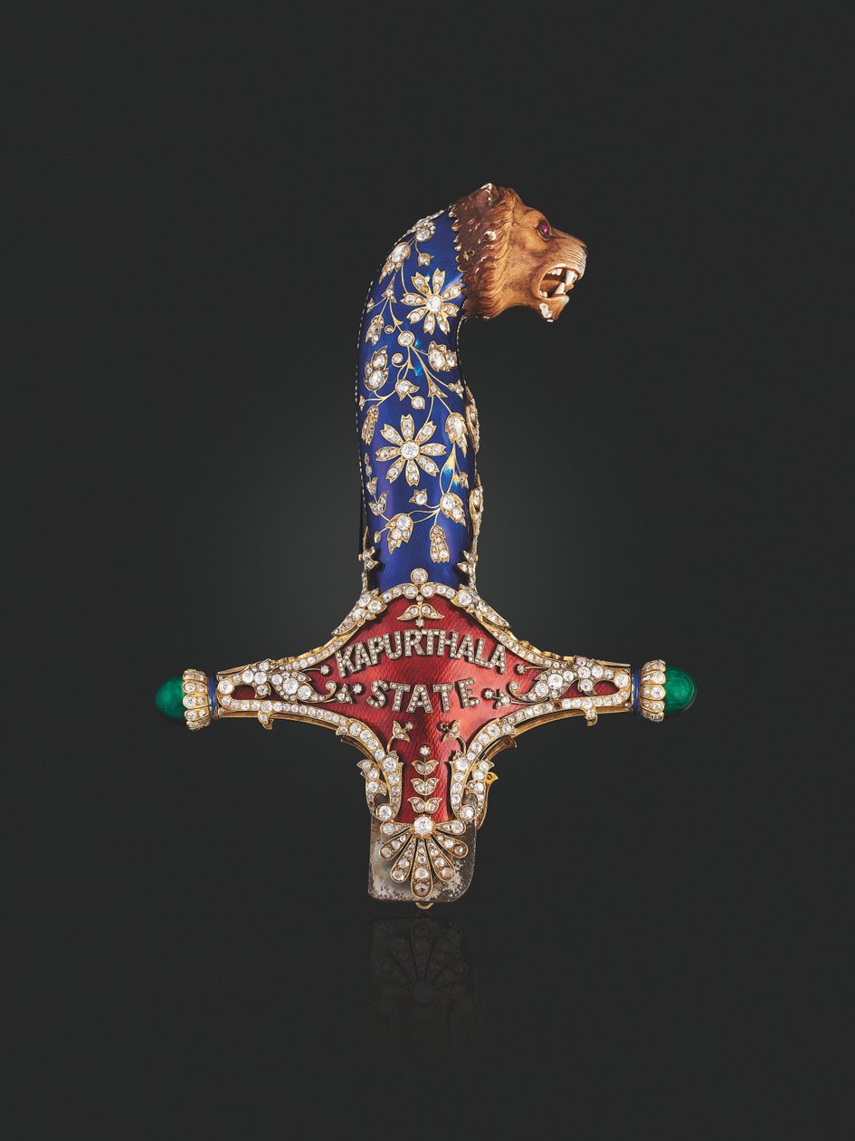 Kapurthalan Maharaja Jagatjit Singhin osavaltiomiekan kädensija, n. 1900 (emali, timantit ja rubiinit) tekijältä School Mughal