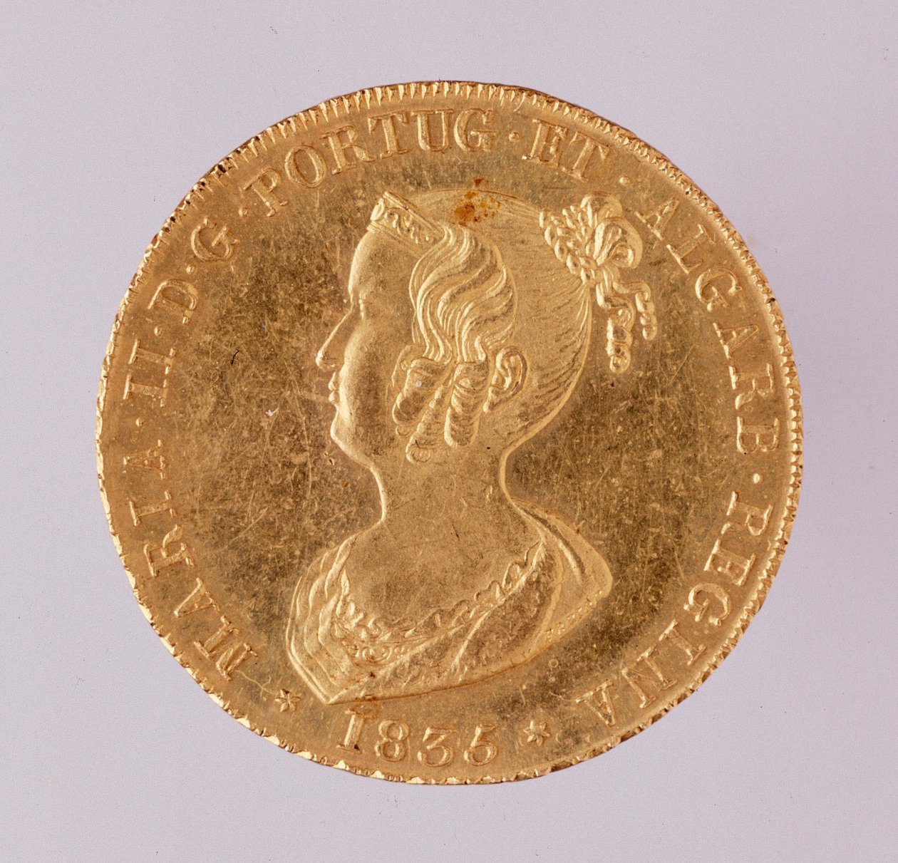 Portugalin kuningatar Maria II:n (1819-1853) kultainen kruunu 1835. Halk. 3,1 cm Napoli, arkeologinen museo tekijältä School Portuguese