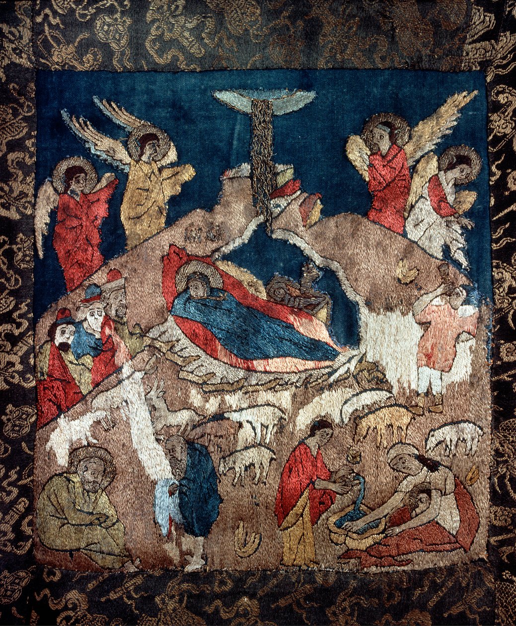 La nativite (syntymä) - Yksityiskohta venäläisen mestarin käärinliinasta, villasta, silkistä sekä kulta- ja hopealangoista tekijältä School Russian