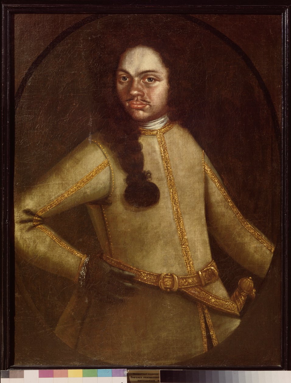 Pierre I:n (1672-1725) rykmentin värvättyjen univormussa pukeutuneen miehen muotokuva. Nimetön maalaus, öljy kankaalle, 1700-luvun alku. venäläistä taidetta. Valtion keramiikkamuseo ja maatila 1700-luvulta. Kustovo, Moskova. tekijältä School Russian