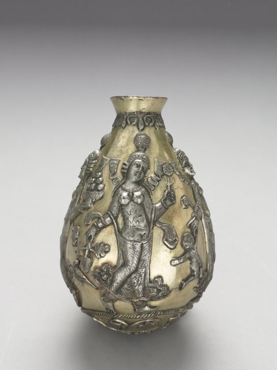 Anahita Vessel, 300-500 (valettu, kohotettu, repousse, chased & kullattua hopeaa) tekijältä School Sasanian