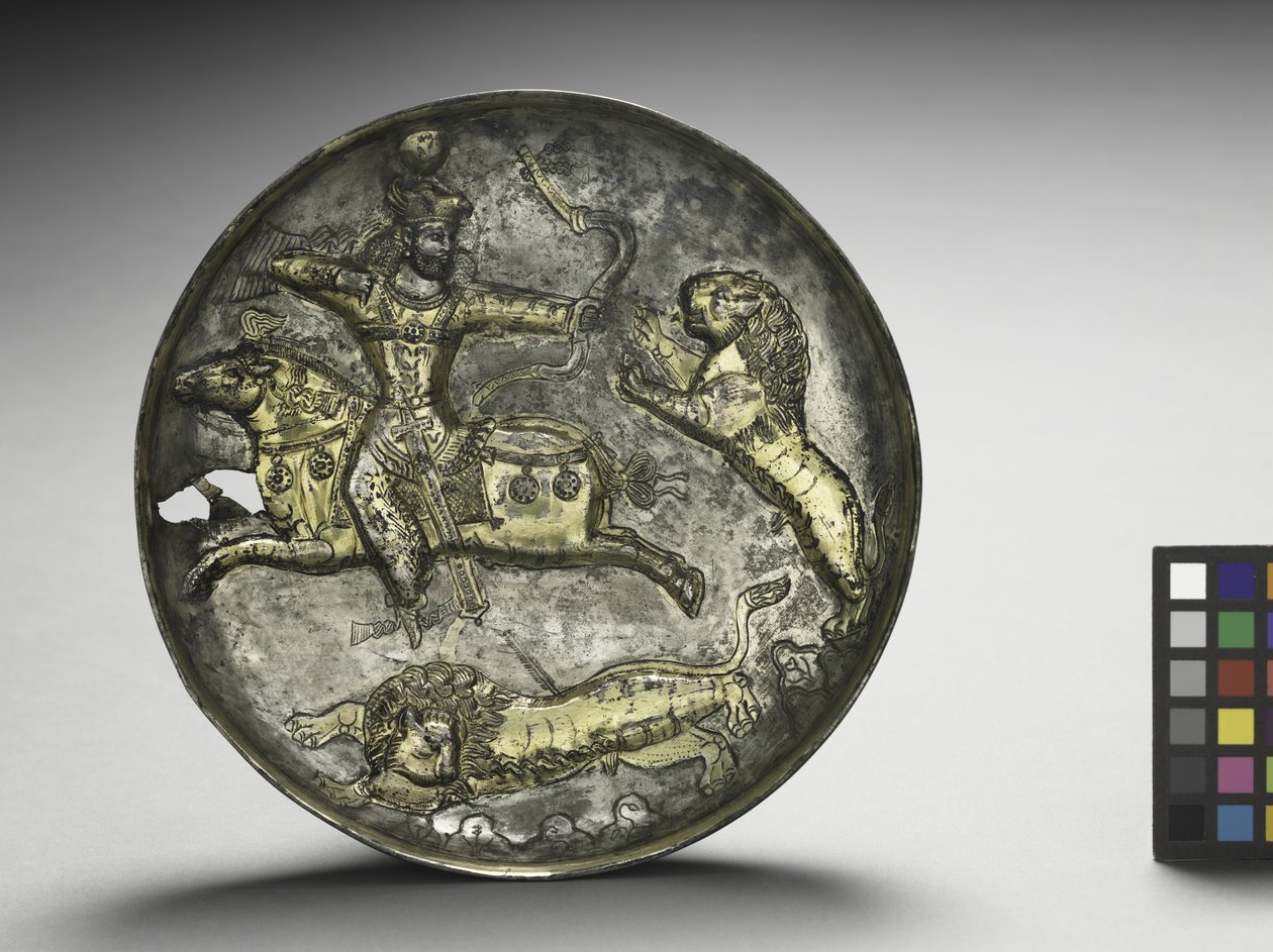 Ruokalaji: King Hormizd II tai Hormizd III Hunting Lions, 400-600 (hopea kullattu) tekijältä School Sasanian