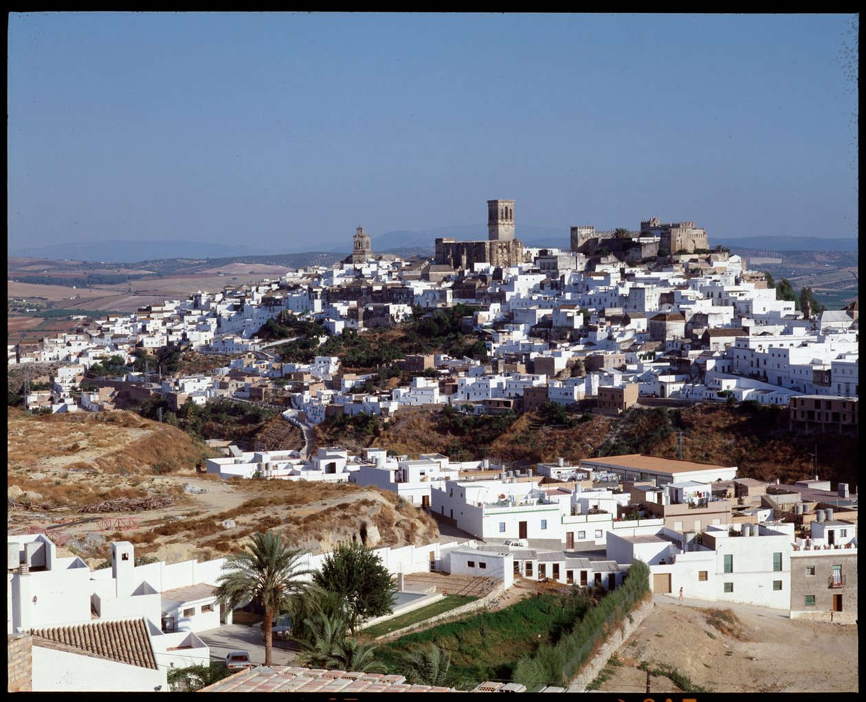 Panoraamanäkymä Arcos de la Fronteran kaupunkiin, Andalusia, Espanja tekijältä School Spanish