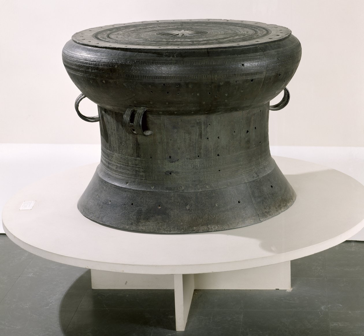 Rumpu, Dong Son -tyyli, 2.-1. vuosisadalla eKr. (pronssi) (katso myös 181009) tekijältä School Vietnamese