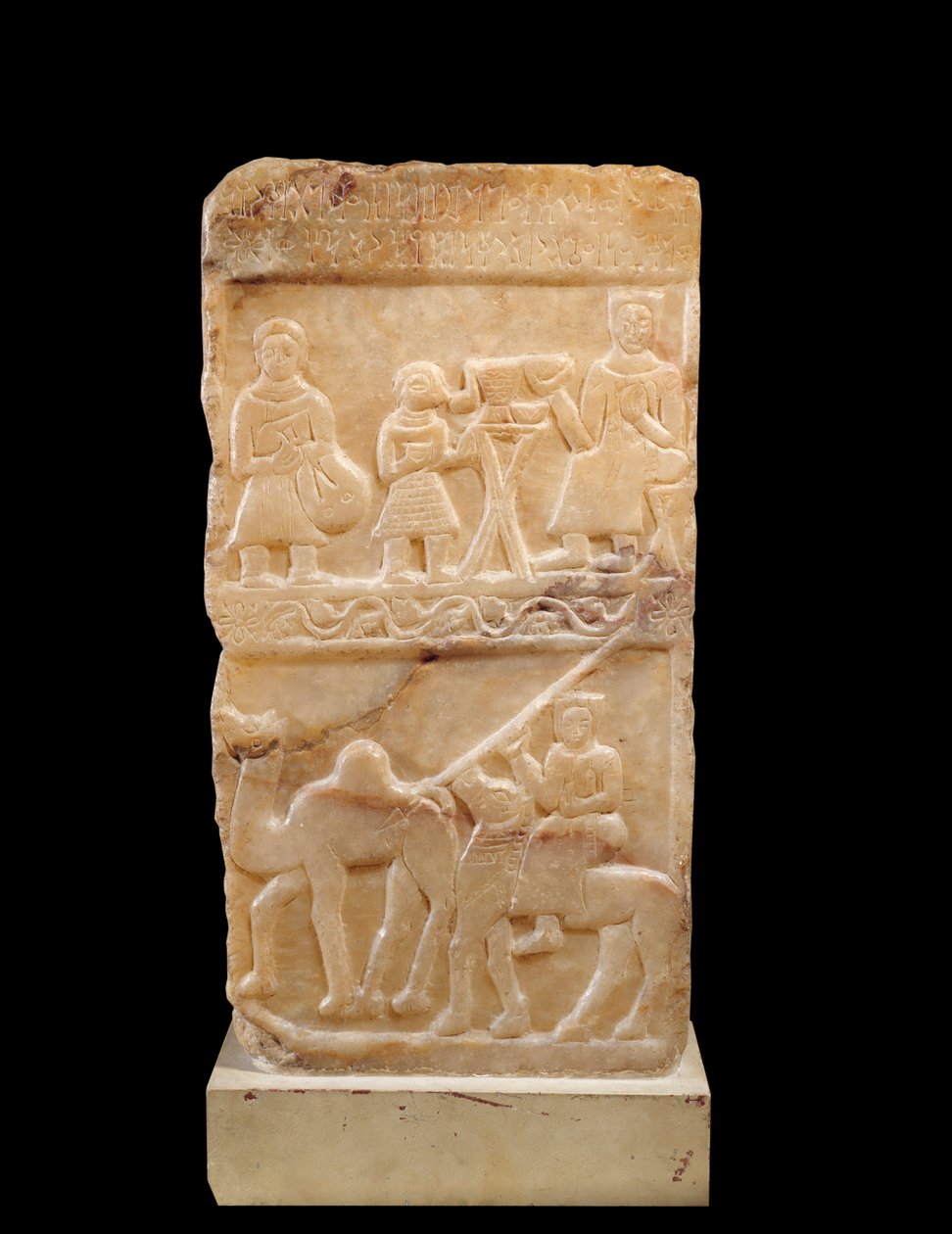 Itämainen antiikki: stele kamelin albatressa Idjl, rekisteröity sabeenissa. 2. tai 3. vuosisadalla JC:n jälkeen. Jemenistä. Aurinko 0,55x0,29 m Pariisi, musee du Louvre tekijältä School Yemen