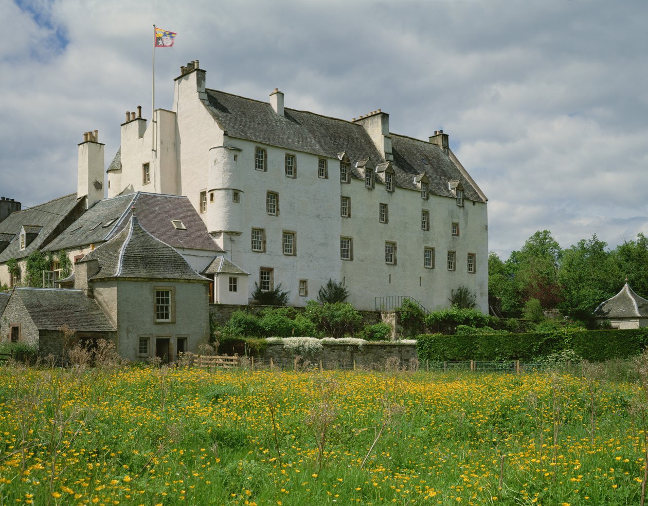 Näkymä Traquair Housesta tekijältä Scottish School