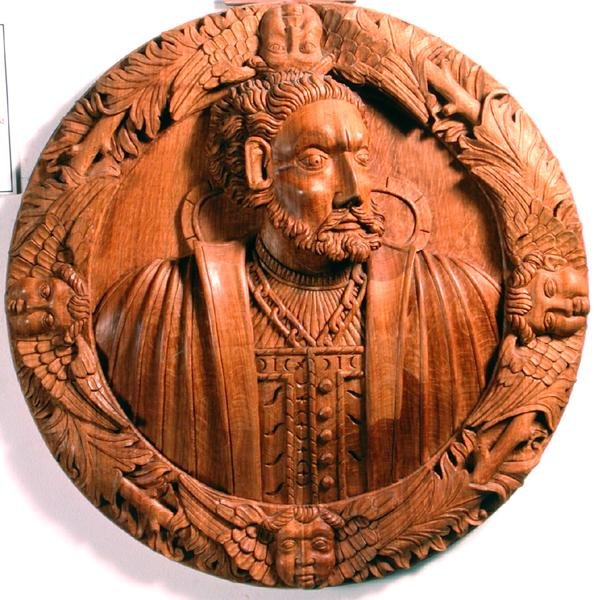 Roundel, kuninkaan läsnäolokammion katosta (puuta) tekijältä Scottish School