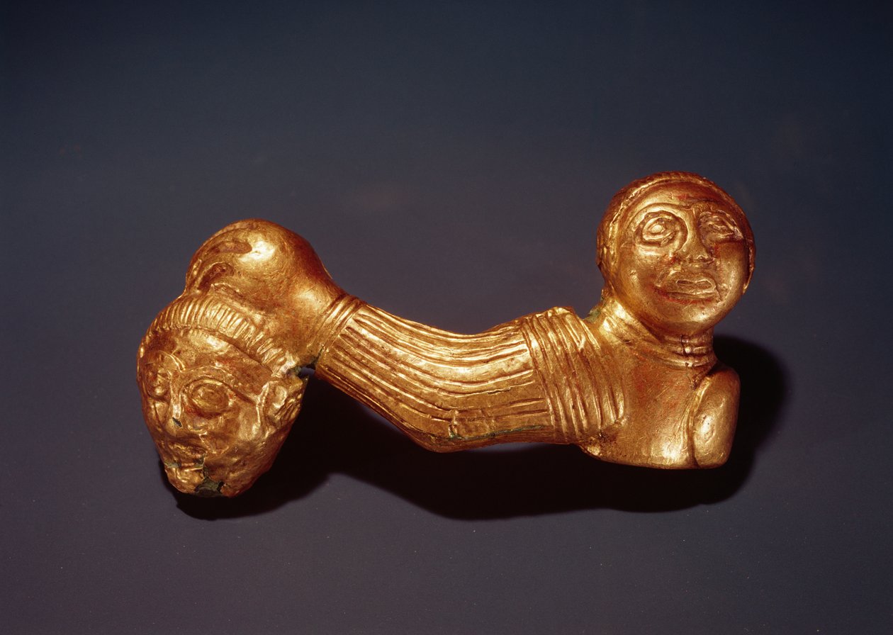Neula, jossa soturi pitelee päätä (pronssi) tekijältä Scythian