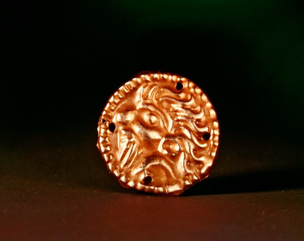 Muistolaatta, jossa on parrakas skythiläinen (kulta) tekijältä Scythian