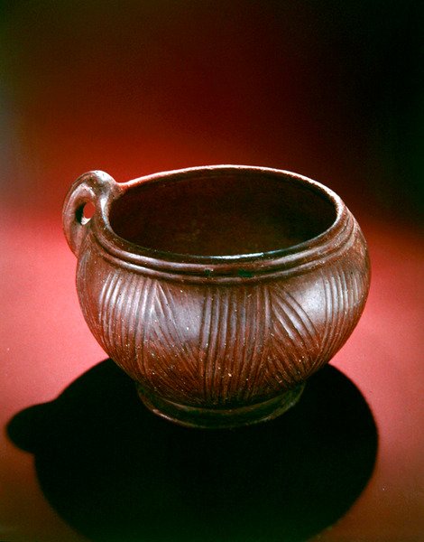 Astia (keraaminen) tekijältä Scythian