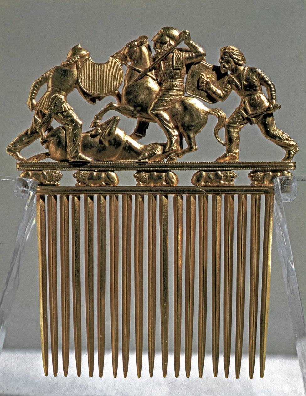 Art Scythian (Skythian sivilisaatio): kultakampa koristaa kohtauksia taisteluista skyttien sotureiden kanssa (kampa taistelukohtauksella). Solokhan tumuluksesta Venäjältä (nykyisin Ukraina). 5-4-luvulla eKr. Aurinko. 12,6x10,2 cm Eremitaaši, Pietari tekijältä Scythian