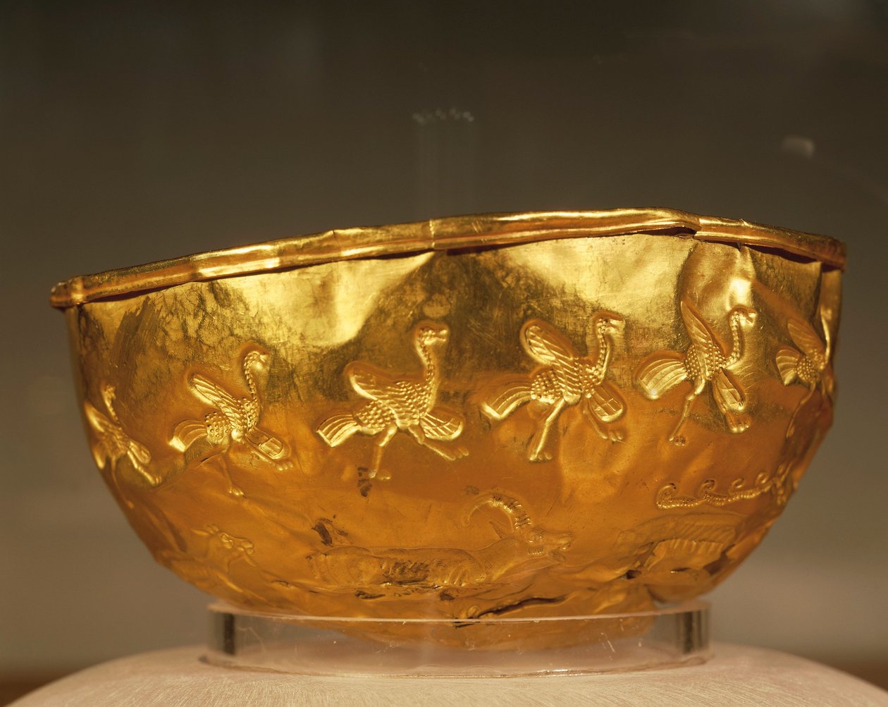 Kultakuppi, skyytialainen (7. vuosisata eKr.) tekijältä Scythian
