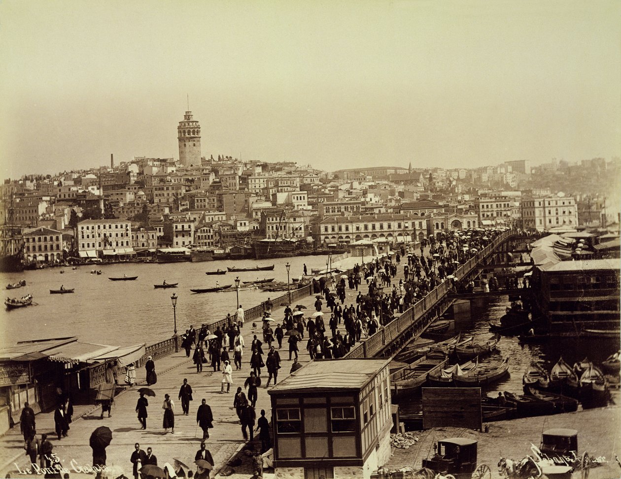Galata-silta Kultaisen sarven yli, Istanbul, n. 1890 (b/w kuva) tekijältä Sebah and Joaillier