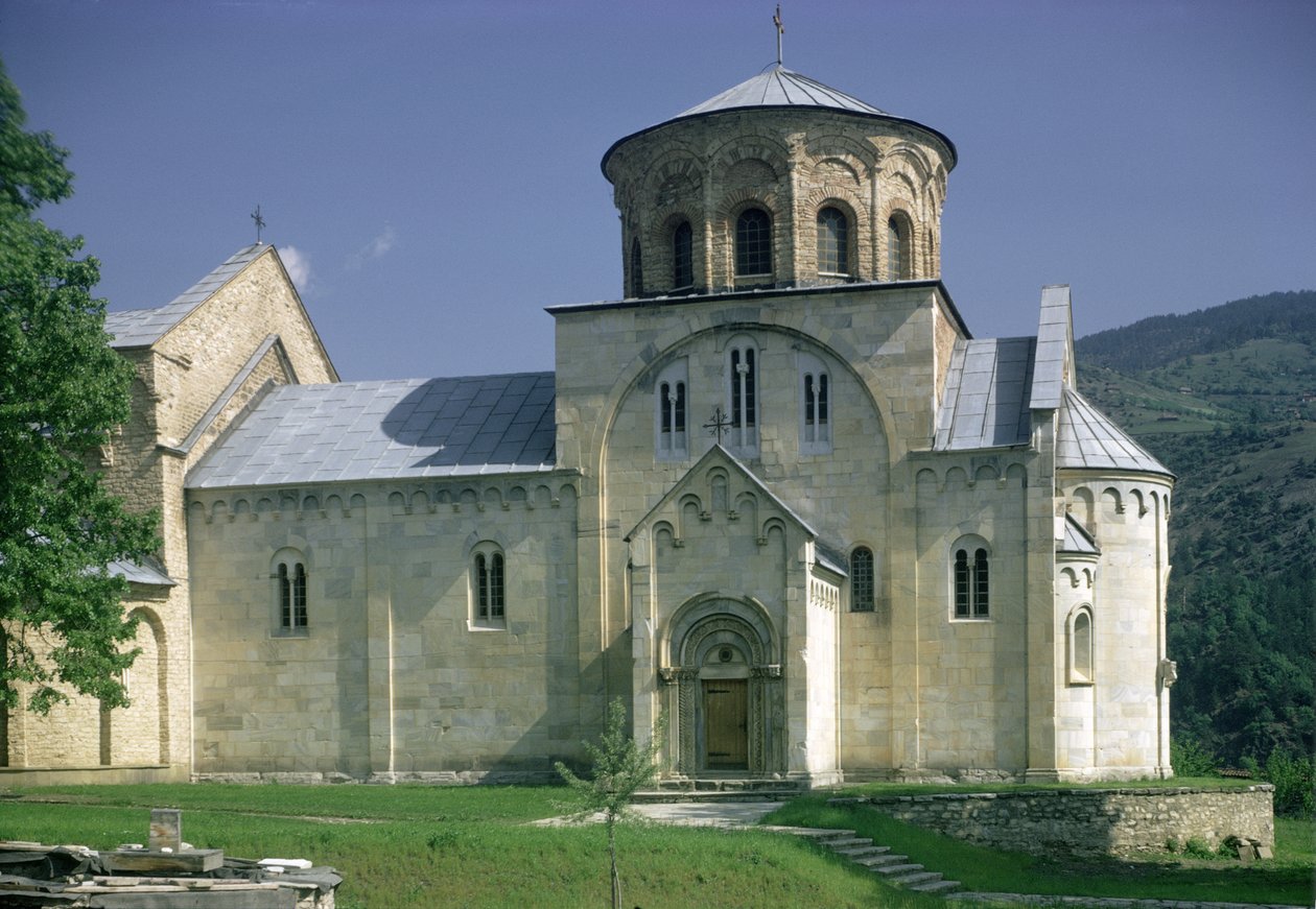 Etelänäkymä Sveta Bogodorican kirkolle tekijältä Serbian School