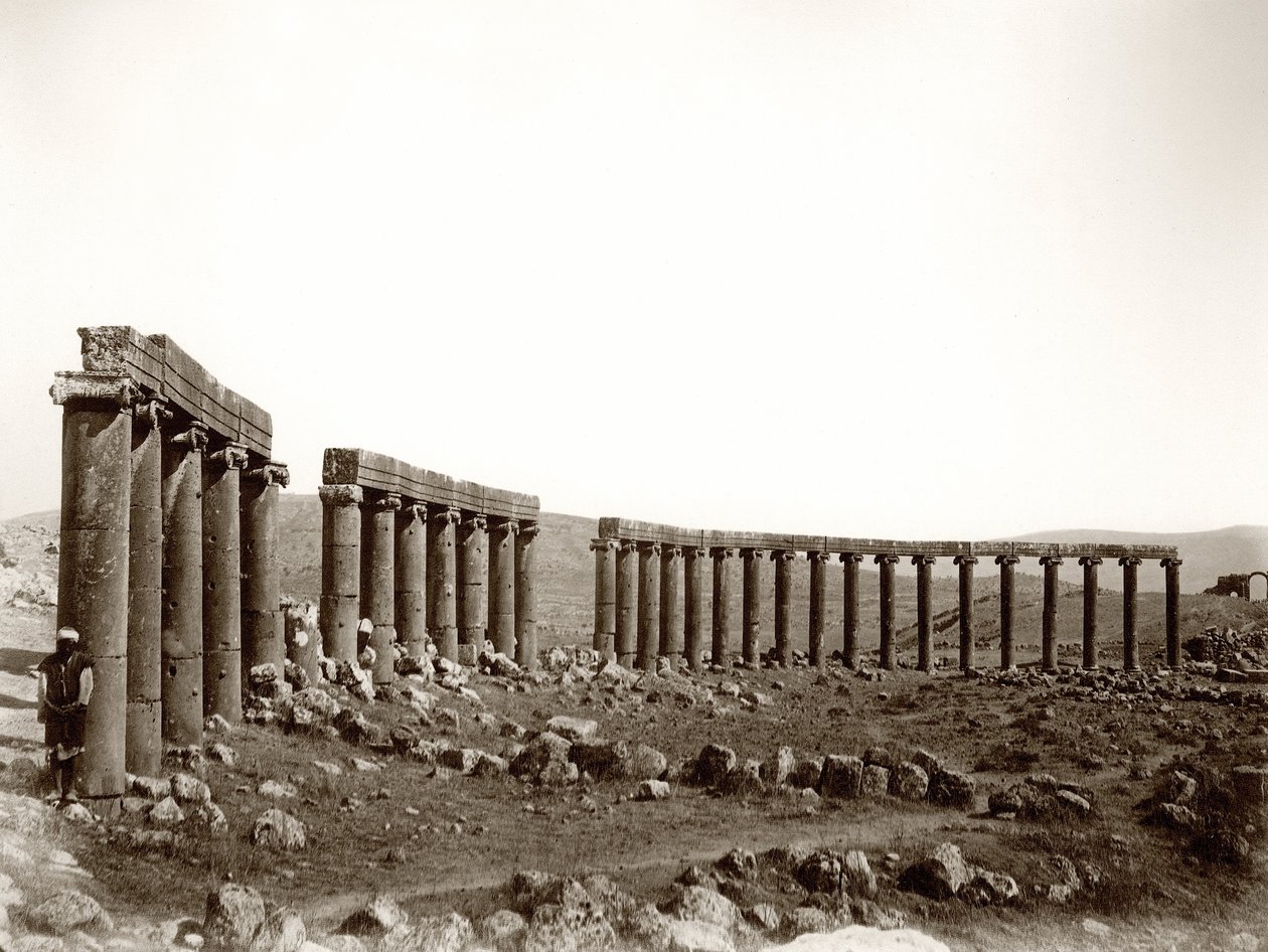 Soikea pylväsaukio luoteesta, Jerash, 1867 tekijältä Sergeant Henry Phillips