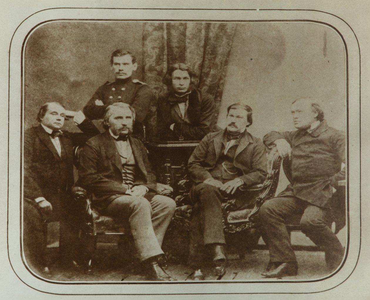 Nykyaikaiset: Ivan Gontšarov, Ivan Turgenev, Leo Tolstoi, Dmitri Grigorovich, Aleksandr Druzhinin ja tekijältä Sergei Lvovich Levitsky