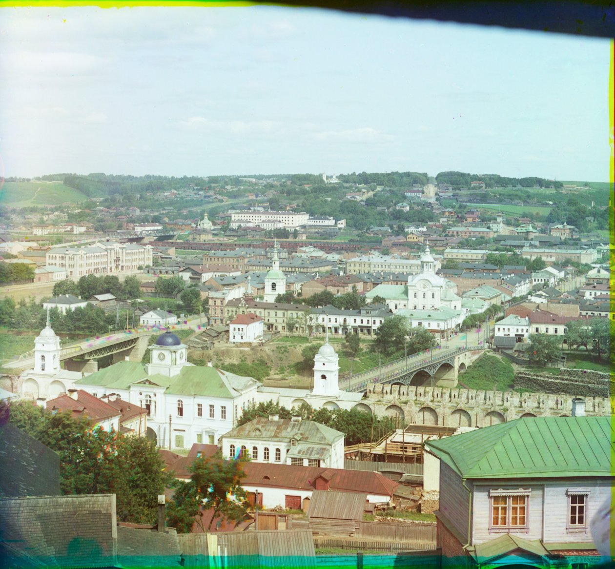 Yleisnäkymä pohjoiseen taivaaseenastumisen katedraalin kellotornista, Smolensk, 1905-1915 tekijältä Sergey Prokudin Gorsky