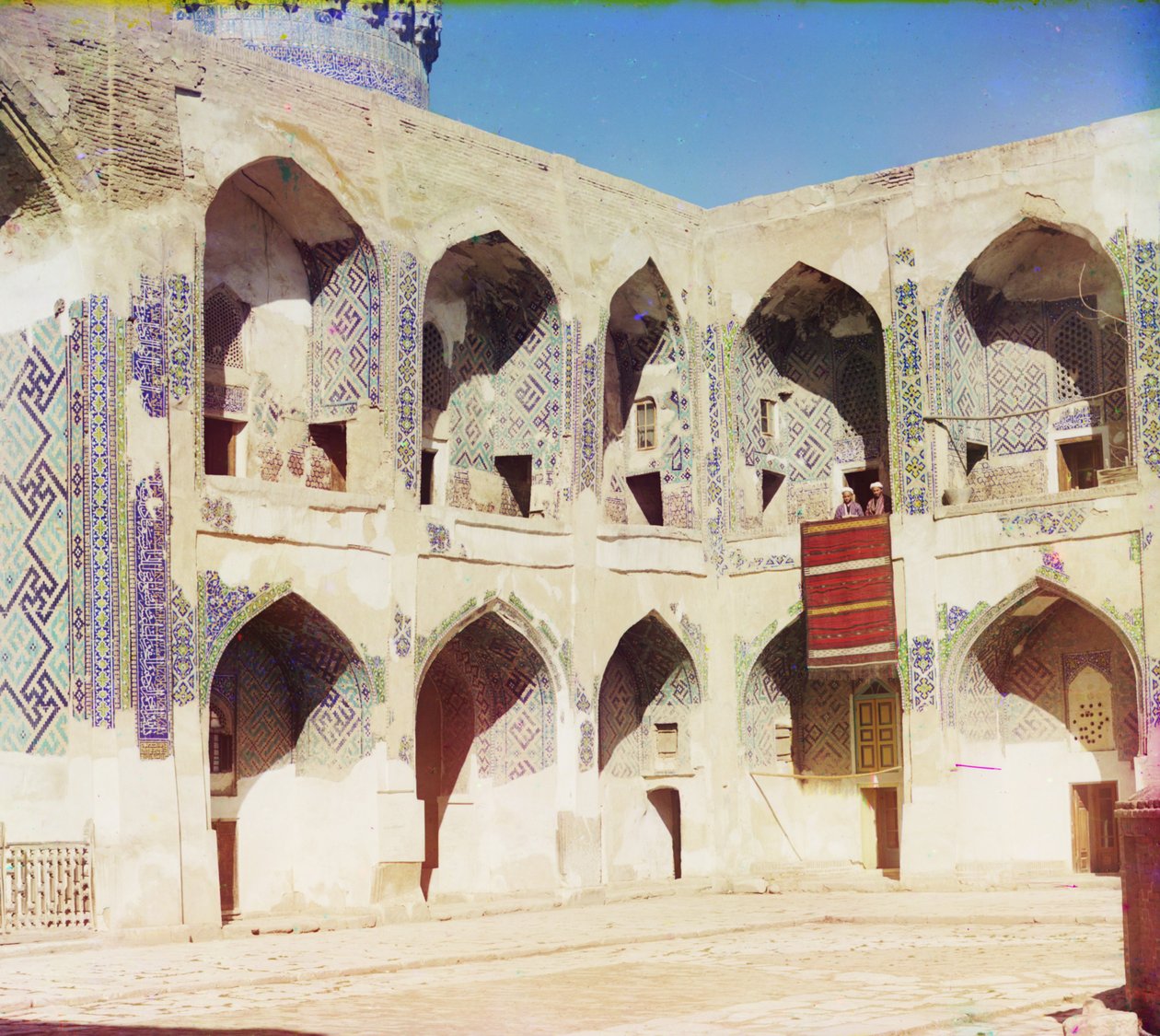 Shir-Darin moskeijan sisällä, Samarkand, 1905-1915 tekijältä Sergey Prokudin Gorsky
