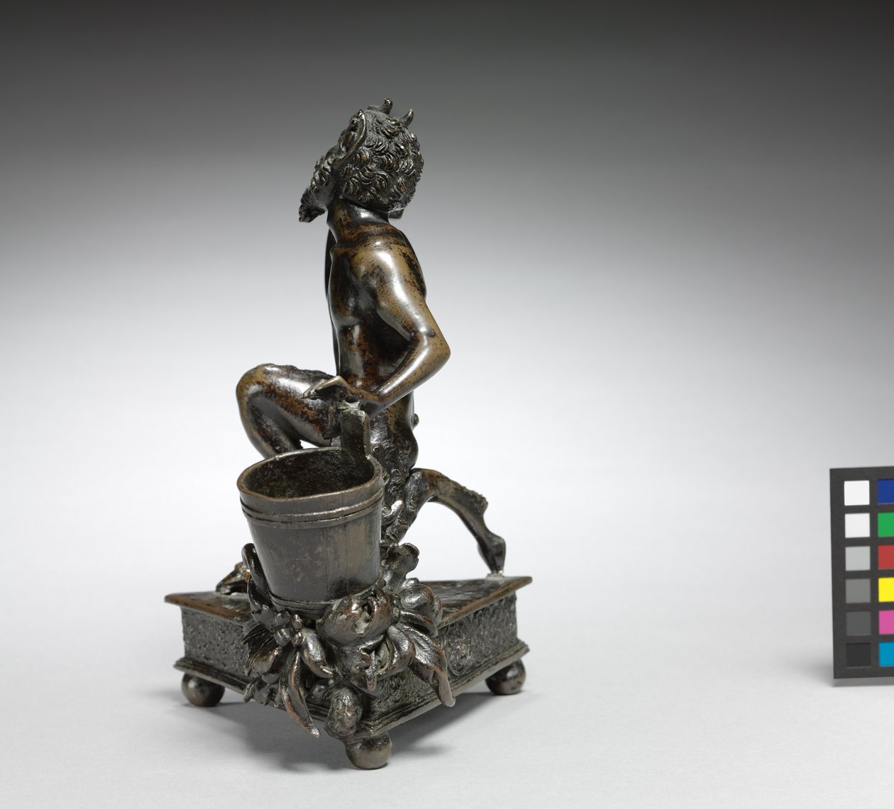Kneeling Satyr, n. 1520 (pronssi) tekijältä Severo da Ravenna