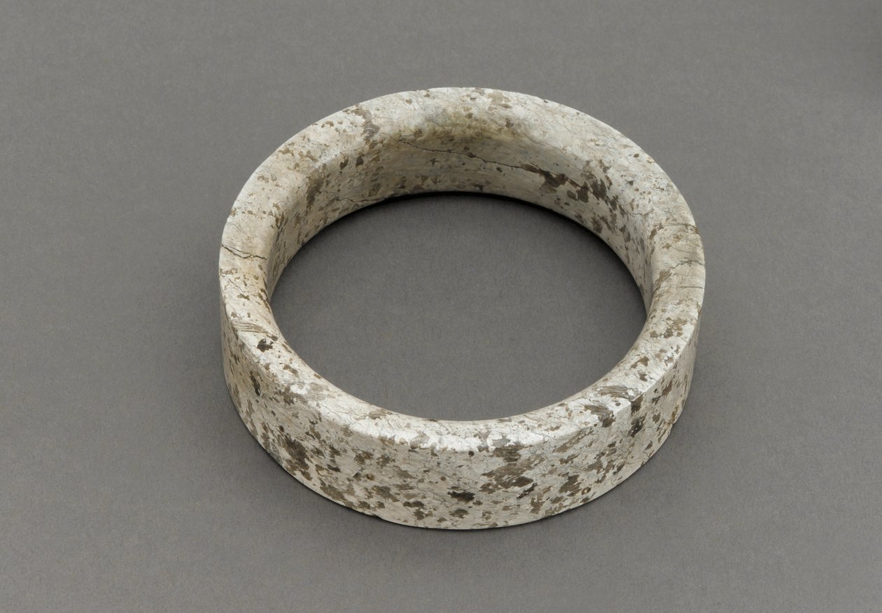 Rannekoru (jade) tekijältä Shang Dynasty Chinese School